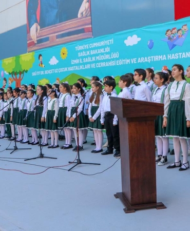 Hastanede tedavi gören çocuklara 23 Nisan sürprizi