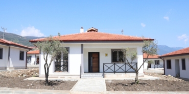 Hatay'da 28 köy evi depremzedelere teslim edildi