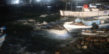 Hatay'da fırtına: Tekneler battı, çatılar uçtu, ağaçlar devrildi