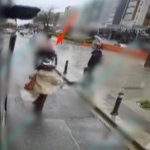 İETT otobüsünden inen yolcuya motosiklet çarptı