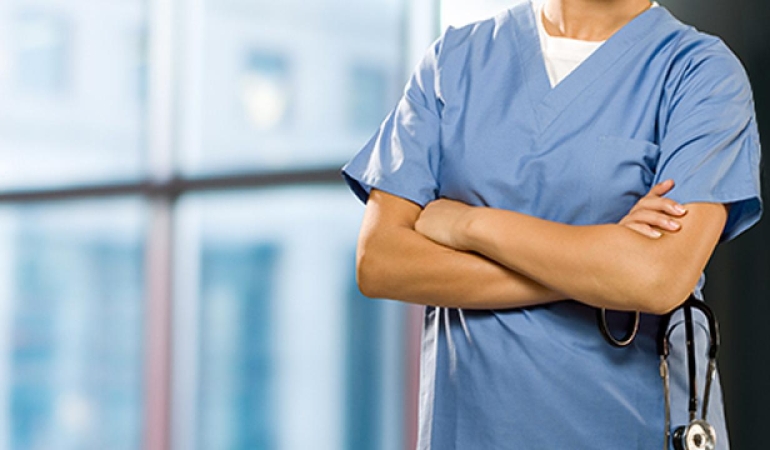 İngiltere'de hastaneler personel açığı nedeniyle hemşireleri doktorların yerine kullanıyor