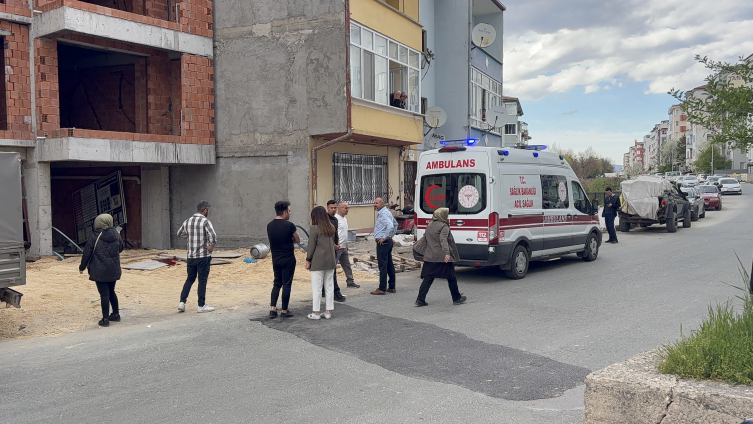 İnşaattan üzerine mutfak tüpü düşen işçi hayatını kaybetti