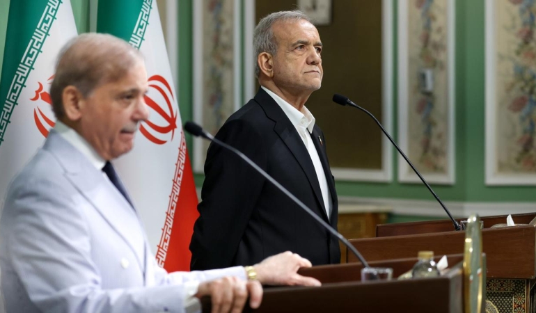 İran Cumhurbaşkanı Pezeşkiyan ile Pakistan Başbakanı Şerif görüştü