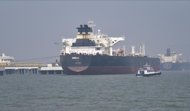 İran Devrim Muhafızları Ordusu: ABD Ordusu ile bağlantılı olduğundan şüphelenilen bir gemiye el konuldu