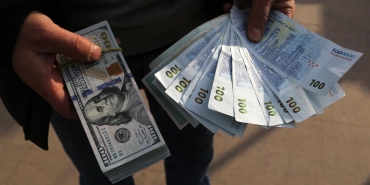 İran'da dolar, yerel para birimine karşı tarihin en yüksek seviyesine çıktı