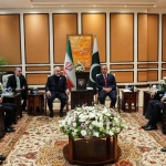 İranlı yetkili, müzakere heyetinin saldırı tehdidi nedeniyle Tahran'a farklı güzergahtan döndüğünü belirtti