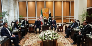 İranlı yetkili, müzakere heyetinin saldırı tehdidi nedeniyle Tahran'a farklı güzergahtan döndüğünü belirtti