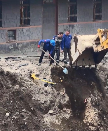 İş makinesi doğal gaz borusunu patlattı, ekipler alarma geçti