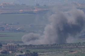 İşgalci İsrail, ateşkese rağmen Lübnan'ın güneyindeki iki beldeyi bombaladı