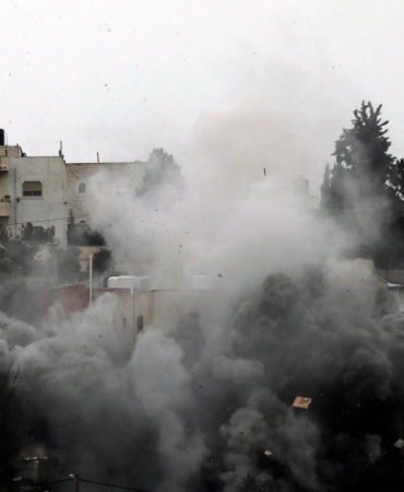 İşgalci İsrail, Batı Şeria'da Filistinlilere ait yapıları yıkıyor