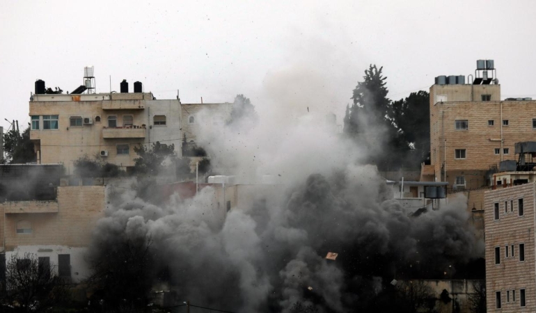 İşgalci İsrail, Batı Şeria'da Filistinlilere ait yapıları yıkıyor