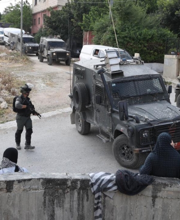 İşgalci İsrail ordusu, Doğu Kudüs'te en az 35 Filistinliyi gözaltına aldı