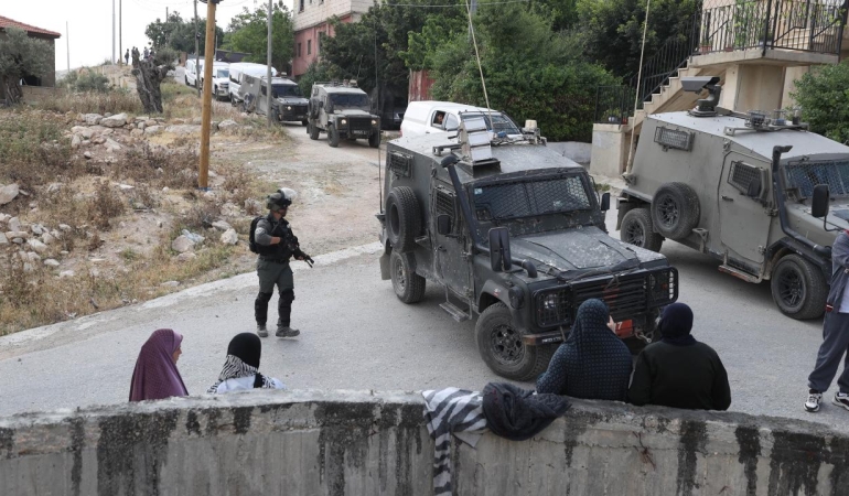 İşgalci İsrail ordusu, Doğu Kudüs'te en az 35 Filistinliyi gözaltına aldı