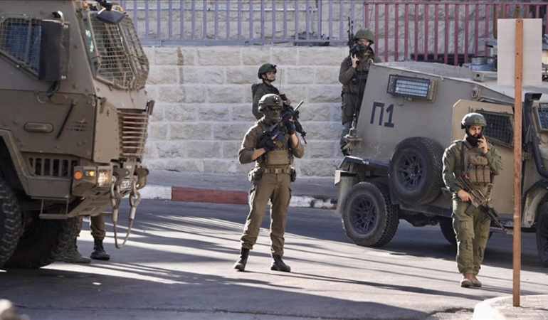 İşgalci İsrail'in Batı Şeria'daki saldırı ve baskınlarında 2 Filistinli yaralandı