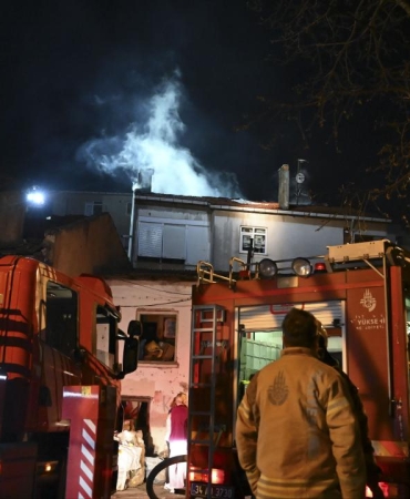 İstanbul'da apartmanda yangın