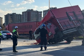 İstanbul'da kamyonet ile otomobil çarpıştı: 1 ölü
