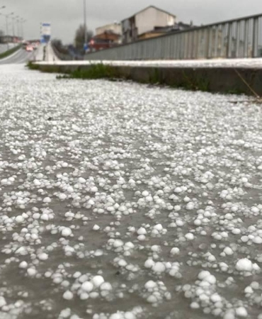 İstanbul'da sağanak ve dolu etkili oldu