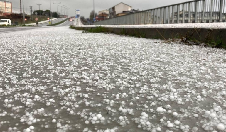 İstanbul'da sağanak ve dolu etkili oldu