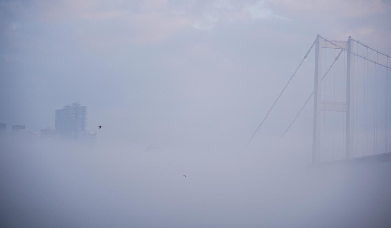 İstanbul'da sis etkili oldu: Gemi trafiği askıya alındı