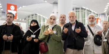 İstanbul'dan ilk hac kafilesi kutsal topraklara uğurlandı