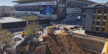Kadıköy'de inşaat alanındaki duvar çöktü