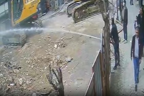 Kaldırımda yürürken kafasına beton parçası düşen çocuk hayatını kaybetti