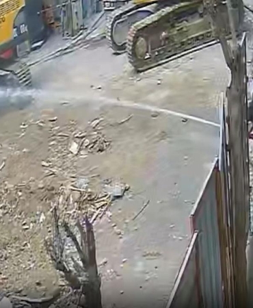 Kaldırımda yürürken kafasına beton parçası düşen çocuk hayatını kaybetti