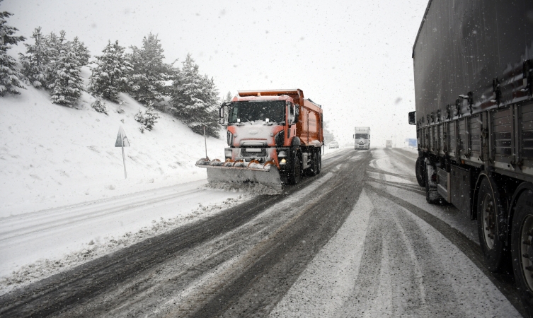 KarsErzurum kara yolunda ulaşım kontrollü sağlanıyor