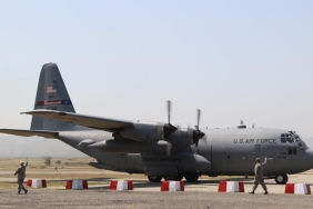 Katarda, ABDye ait ElUdeyd Üssüne askeri sevkiyat uçaklarının indiği görüldü