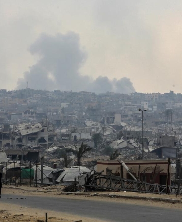 Katil İsrail, Gazze'de hastane yakınına saldırdı: 6 yaralı