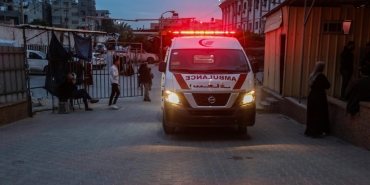 Katil İsrailin Gazzeye saldırısında ikizlere hamile anne ve 2 çocuğu hayatını kaybetti