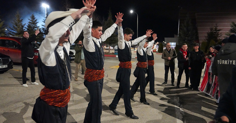 Kayağın özel ikizleri Fransa'dan 6 madalyayla döndü