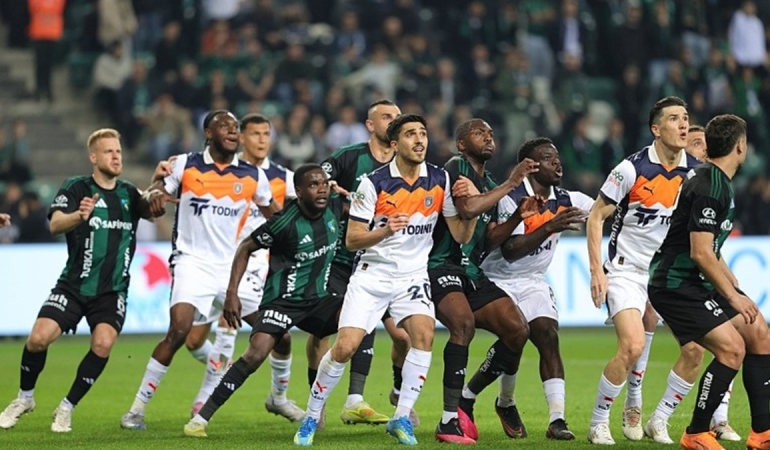 Kocaeli'de gol sesi çıkmadı! Kocaelispor ile RAMS Başakşehir berabere kaldı