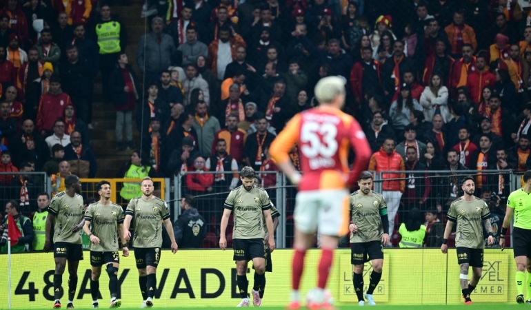 Kocaelispor ile berabere kalan Galatasaray, şampiyonluk yarışında yara aldı