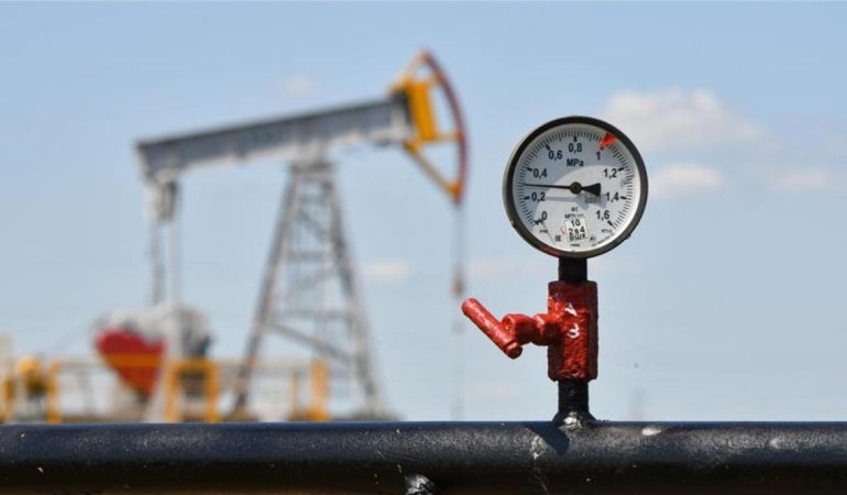 Körfezde enerji savaşı: BAEnin ayrılığı petrol fiyatlarını tehdit ediyor