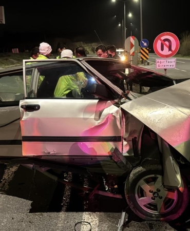 Kütahya'da bariyere çarpan otomobilin sürücüsü ağır yaralandı