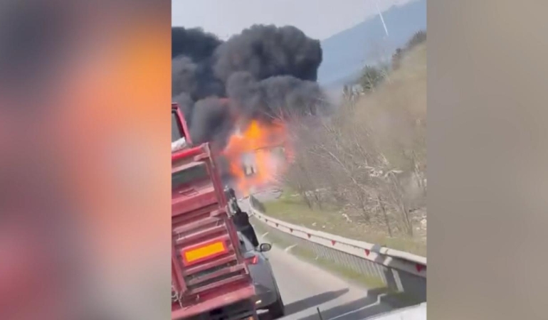 Kuzey Marmara Otoyolu'nda tırda yangın