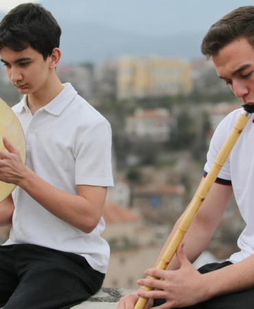 Lise öğrencileri Safranbolu'da geleneksel Türk müziğini tanıtıyor