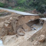 Mersin'de sağanak nedeniyle yol çöktü