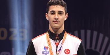 Milli eskrimci Yaman'dan altın madalya