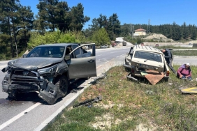 Muğla'da kamyonet ile otomobil çarpıştı: 1 ölü