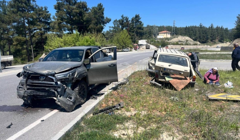 Muğla'da kamyonet ile otomobil çarpıştı: 1 ölü