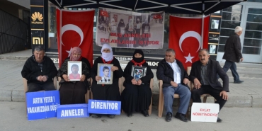 Muşlu aileler evlat nöbetini sürdürdü