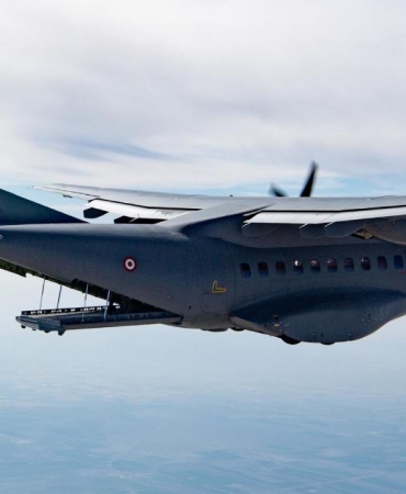 NATO'dan Türk paraşütçü paylaşımı