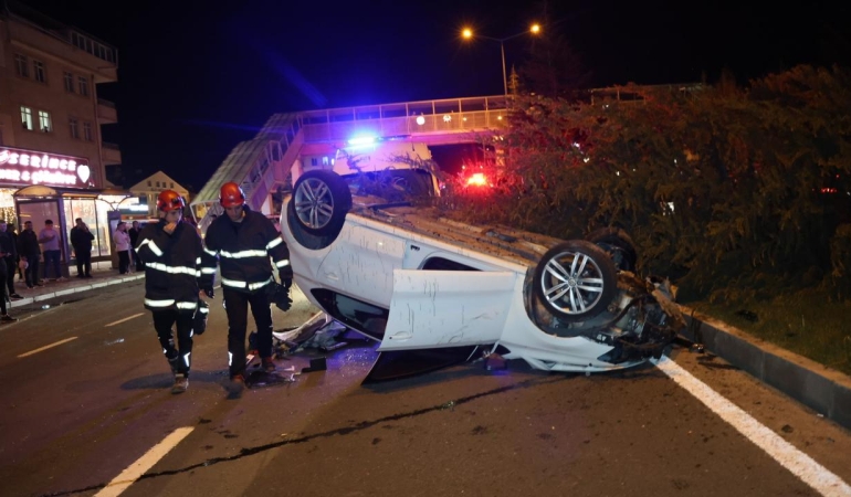 Nevşehir'de köpeğe çarpmamak için manevra yapan otomobil takla attı