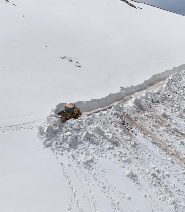 Orduda bahar yerine kış: 4 metrelik karla mücadele