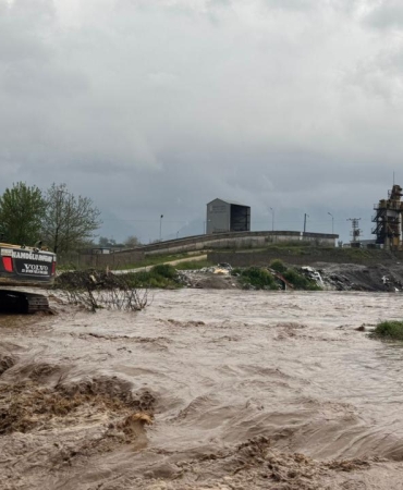 Osmaniye Düziçi'nde yağış nedeniyle köprü çöktü