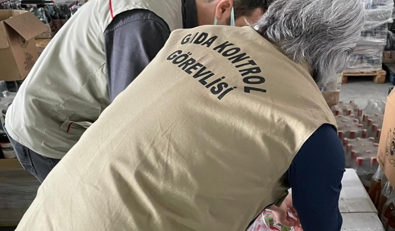 Pirincin üstünde kedi dışkısı çıkan markete ceza