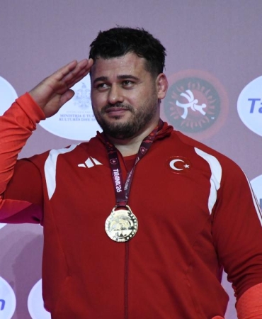 RÄ±za Kayaalp tarih yazdÄ±