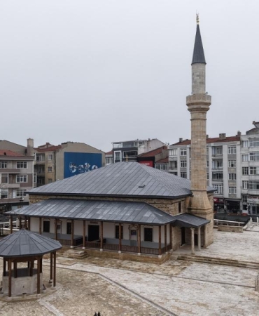 Restore edilen üç vakıf eseri cami cemaatle buluştu